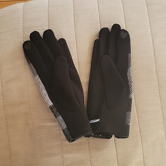 Burberry style warm can touch screen gloves, LV wallet and small bag for watch - Picture 5 of 6